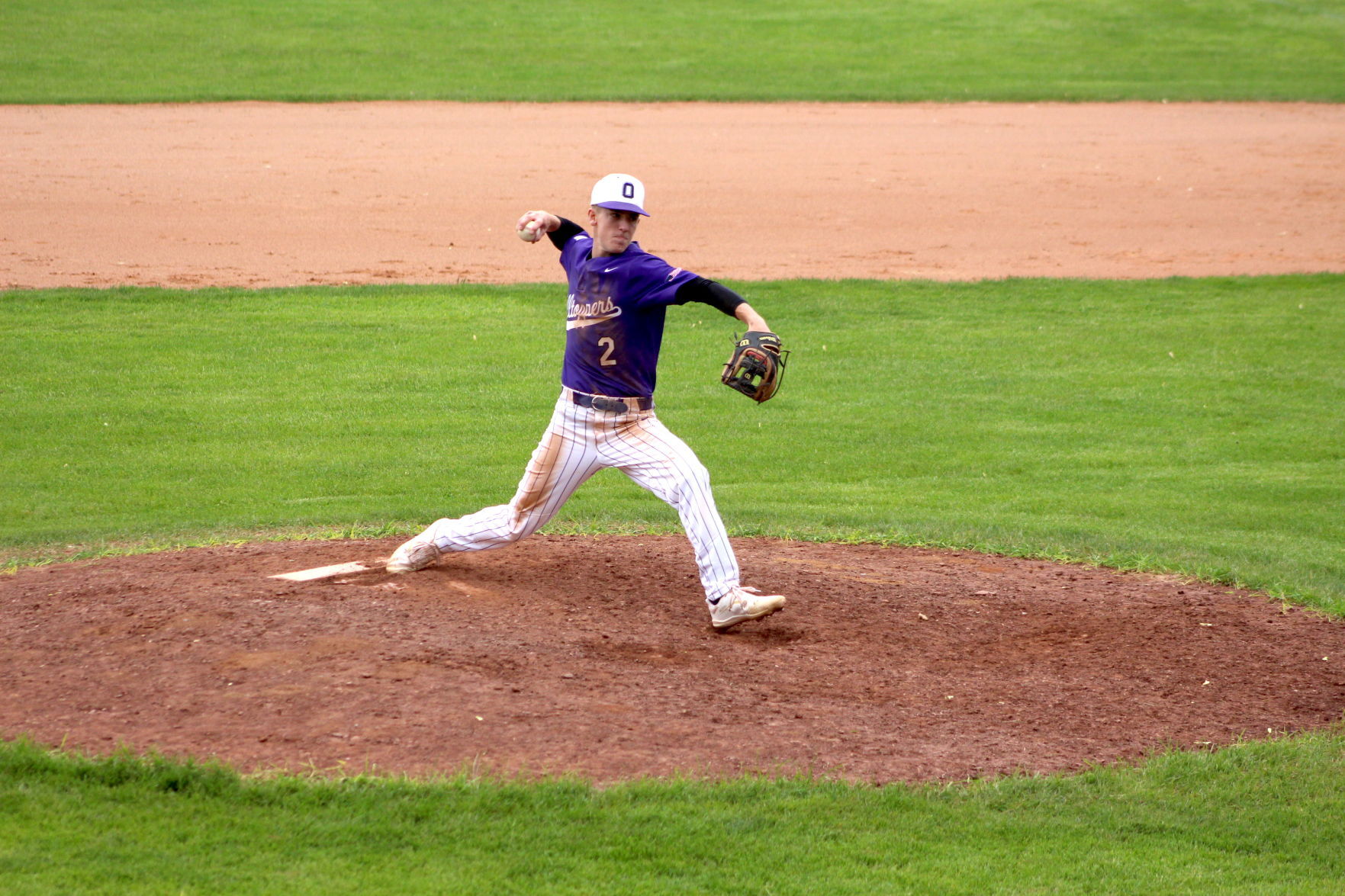 Evan Gamoke pitches